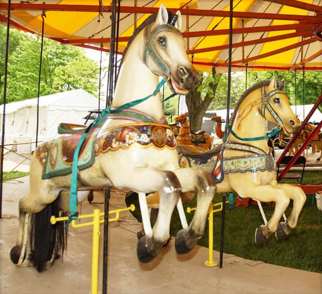 A picture containing ride, carousel

Description automatically generated