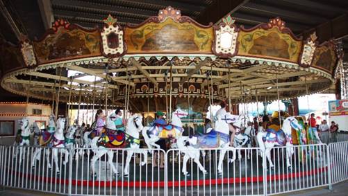 A group of people in a carousel

Description generated with high confidence