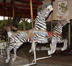 A statue of a zebra

Description generated with high confidence