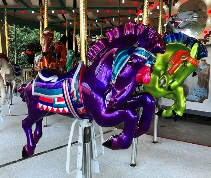 A group of horses on a carousel

AI-generated content may be incorrect.